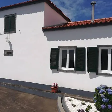 Tatil Evi Fully Equiped Family Friendly House, Next To The Beaches In The Azorean Riviera Água de Alto